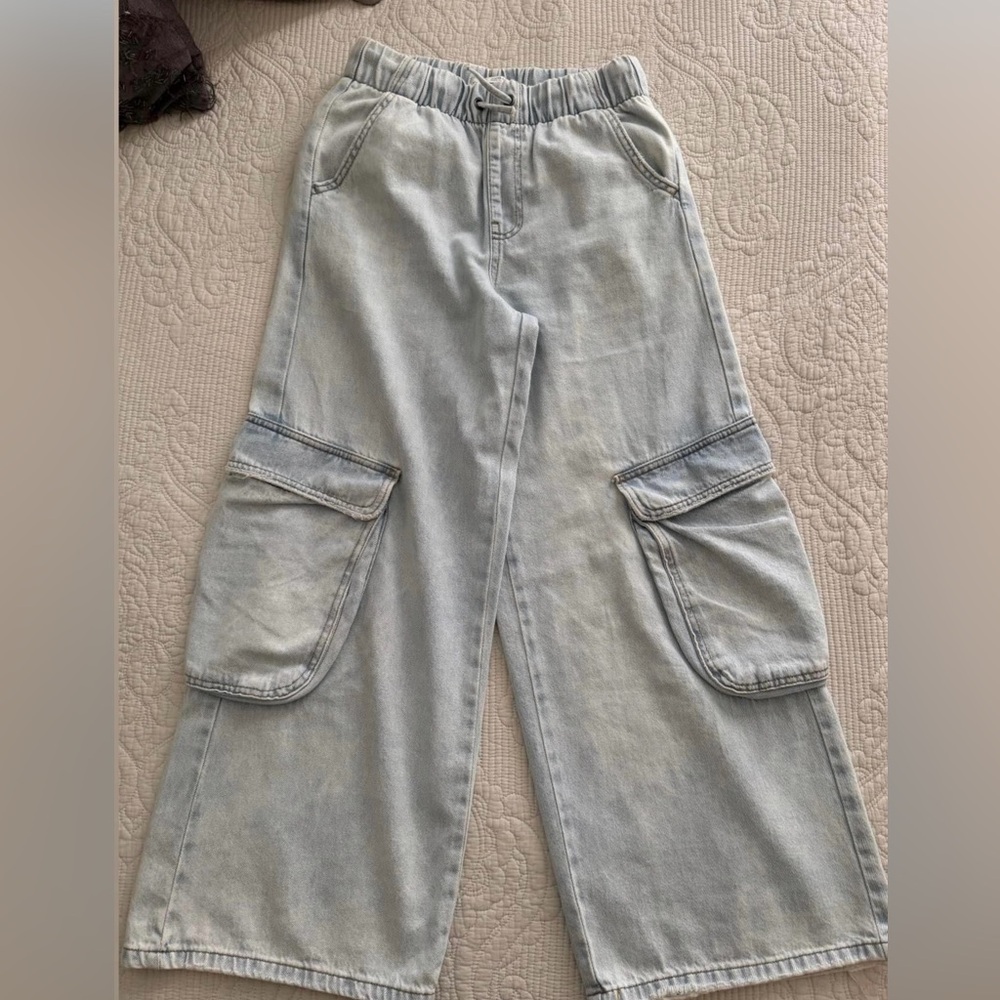 ZARA WIDE LEG CARGO JEANS
LIGHT BLUE